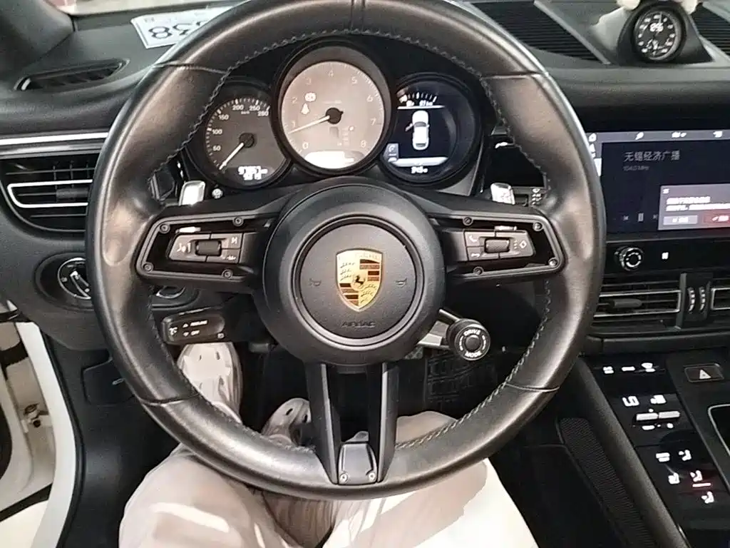 Porsche Macan 2022 — фото 11
