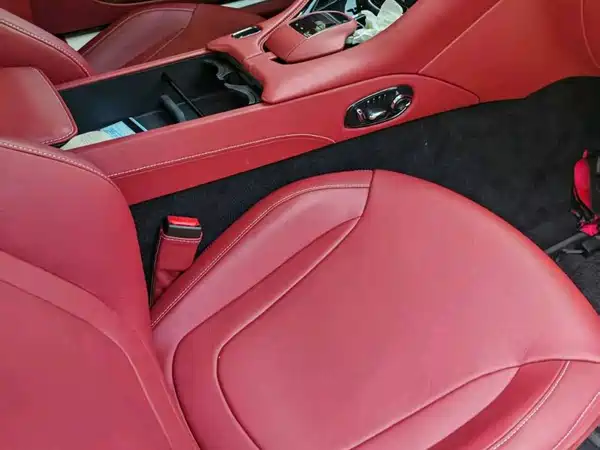 Aston Martin DB11 2019