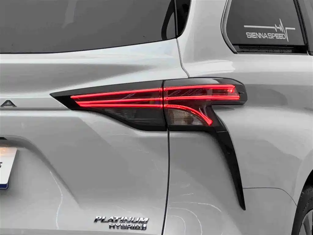 Toyota Sienna 2024 — фото 18