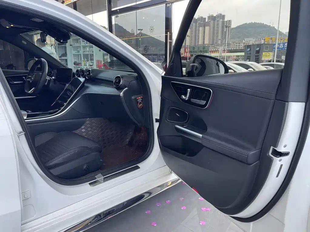 Mercedes-Benz C-Class 2023 — фото 19