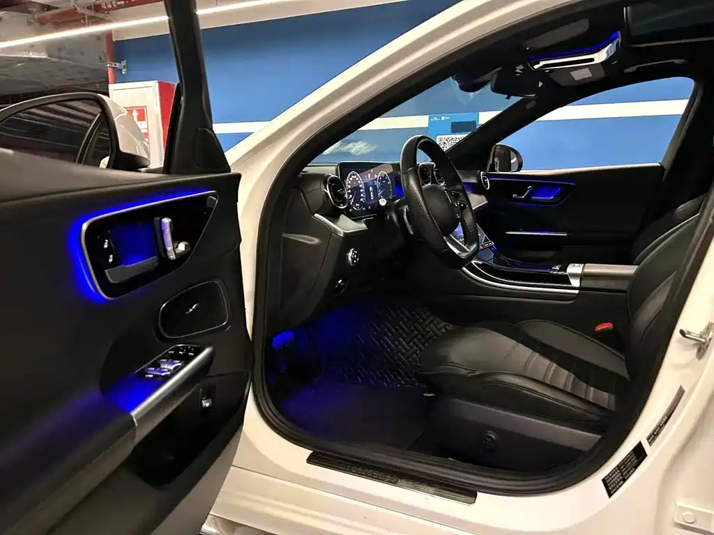 Mercedes-Benz C-Class 2023 — фото 9