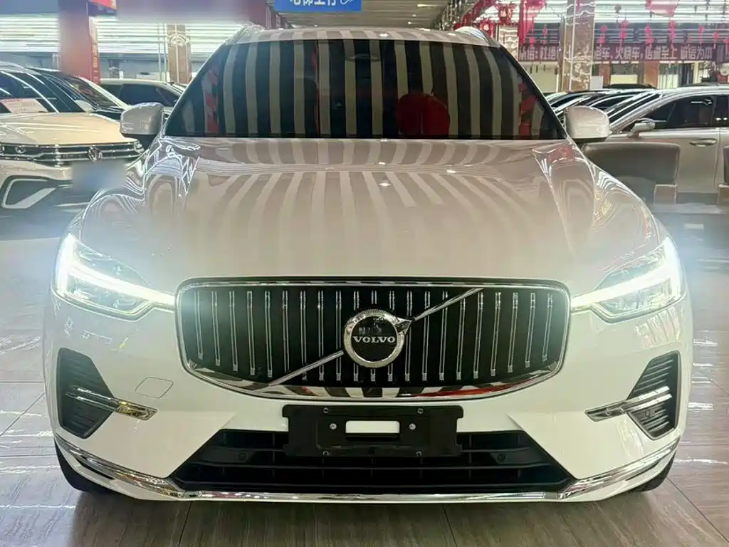 Volvo XC60 2022 — фото 6