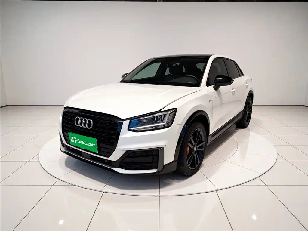 Audi Q2L 2021 — фото 1