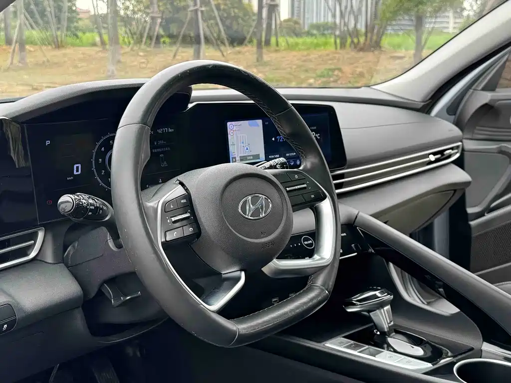 Hyundai Elantra 2021 — фото 12