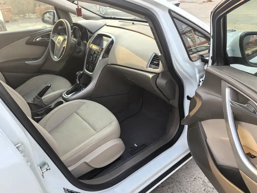 Buick Excelle 2015 — фото 12