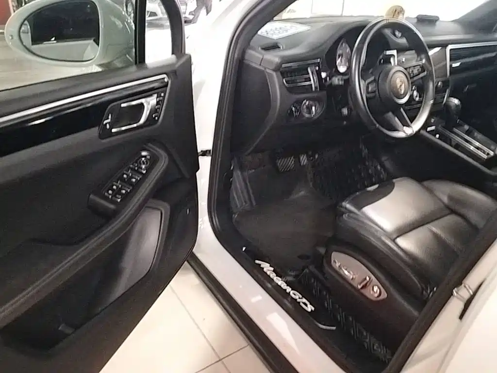 Porsche Macan 2022 — фото 16