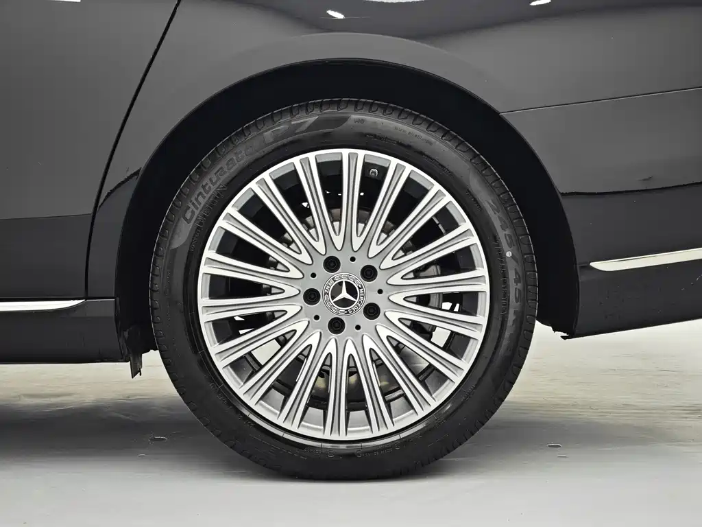 Mercedes-Benz E-Class 2022 — фото 13