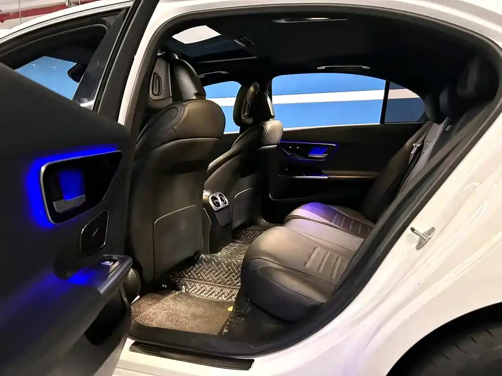 Mercedes-Benz C-Class 2023 — фото 8