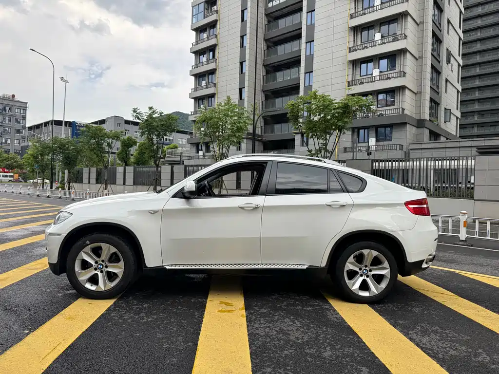 BMW X6 2012 — фото 9
