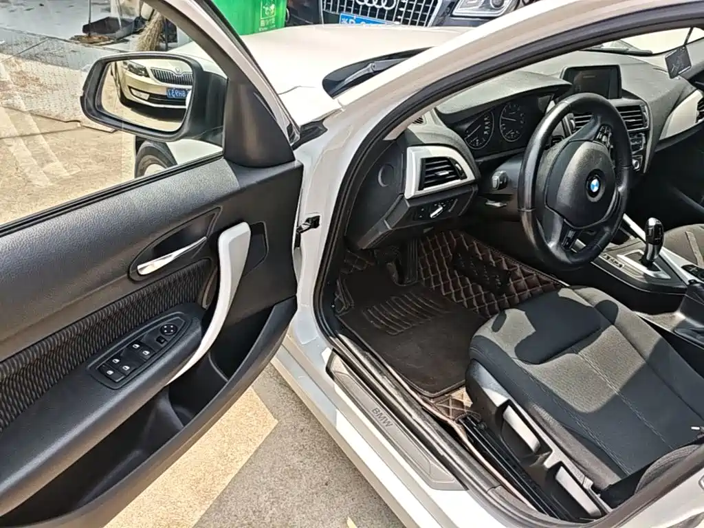 BMW 1 Series 2017 — фото 16