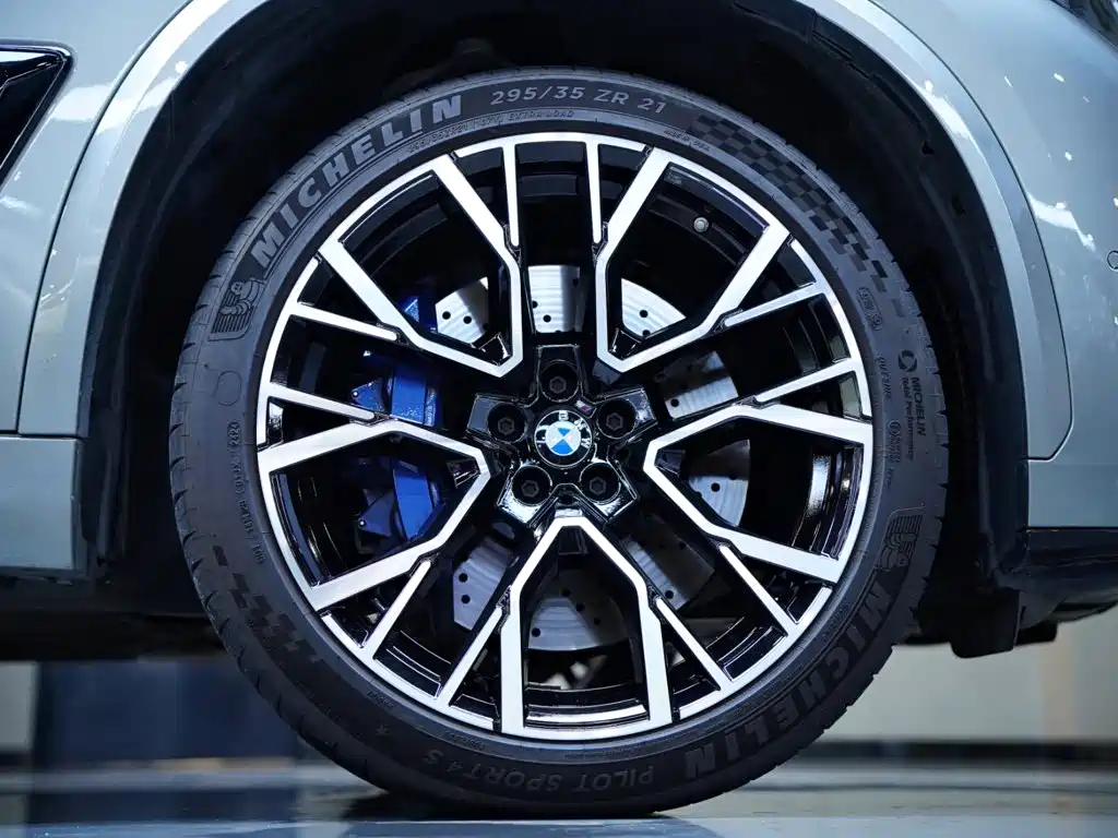 BMW X5 M 2022 — фото 11