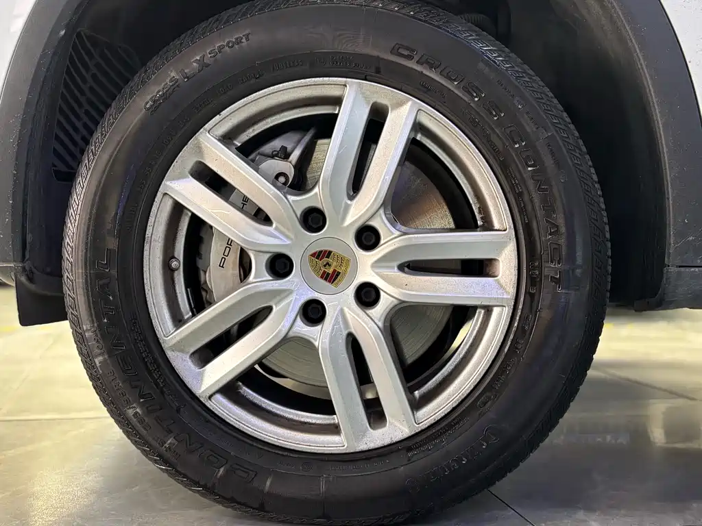 Porsche Cayenne 2017 — фото 18