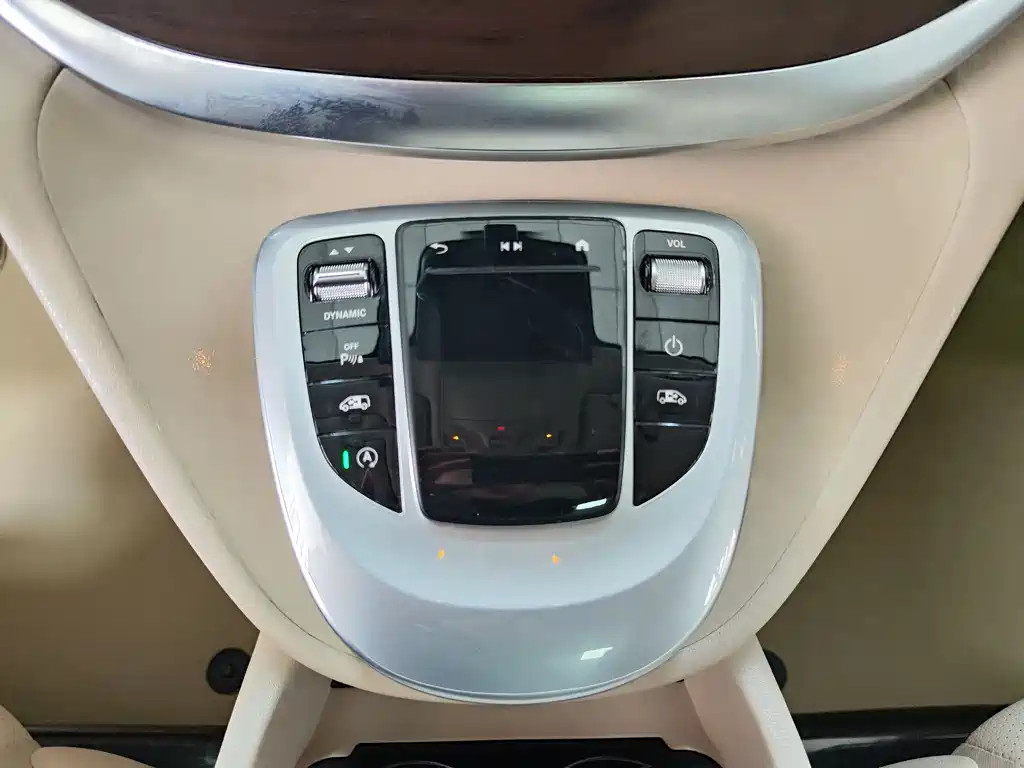 Mercedes-Benz V-Class 2021 — фото 14