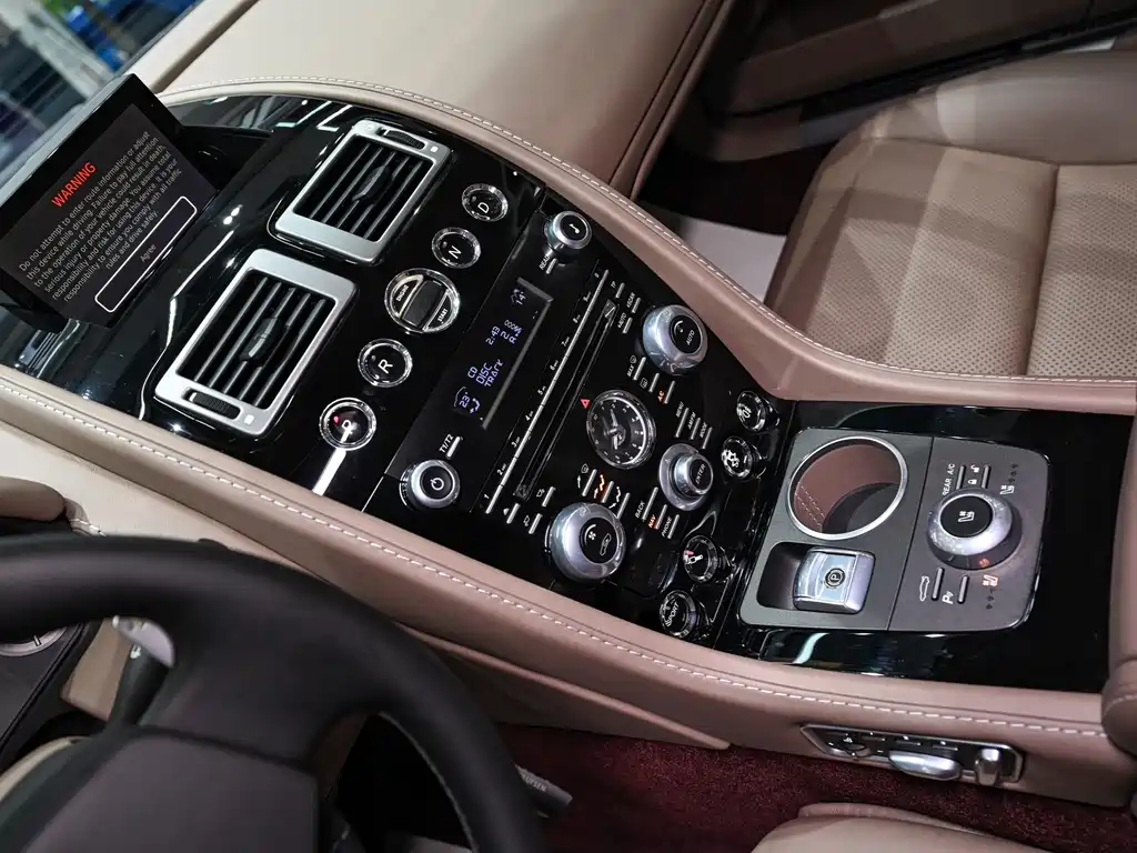 Aston Martin Rapide 2014 — фото 18
