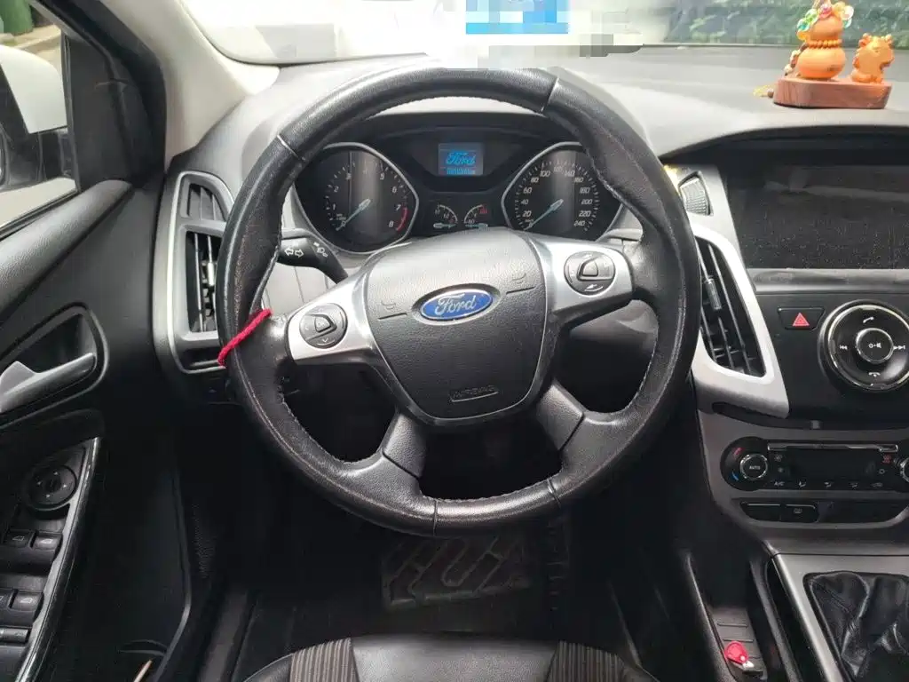 Ford Focus 2015 — фото 3