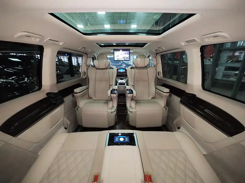 Mercedes-Benz V-Class 2021 — фото 12