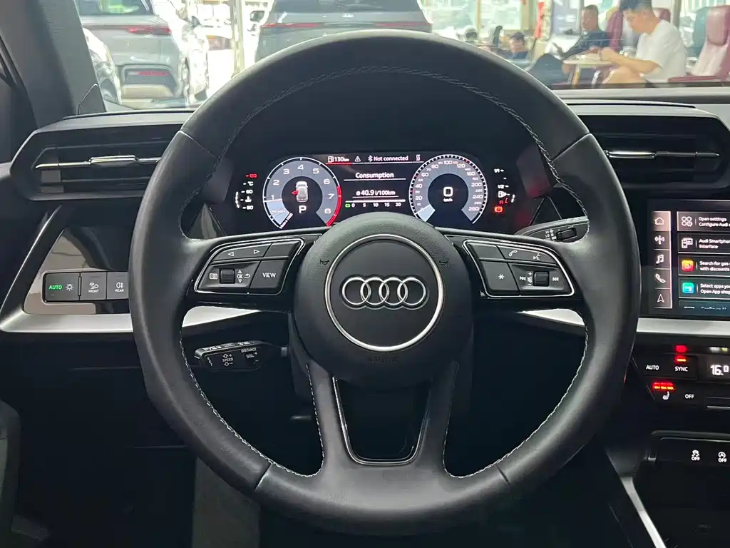 Audi A3 2023 — фото 10