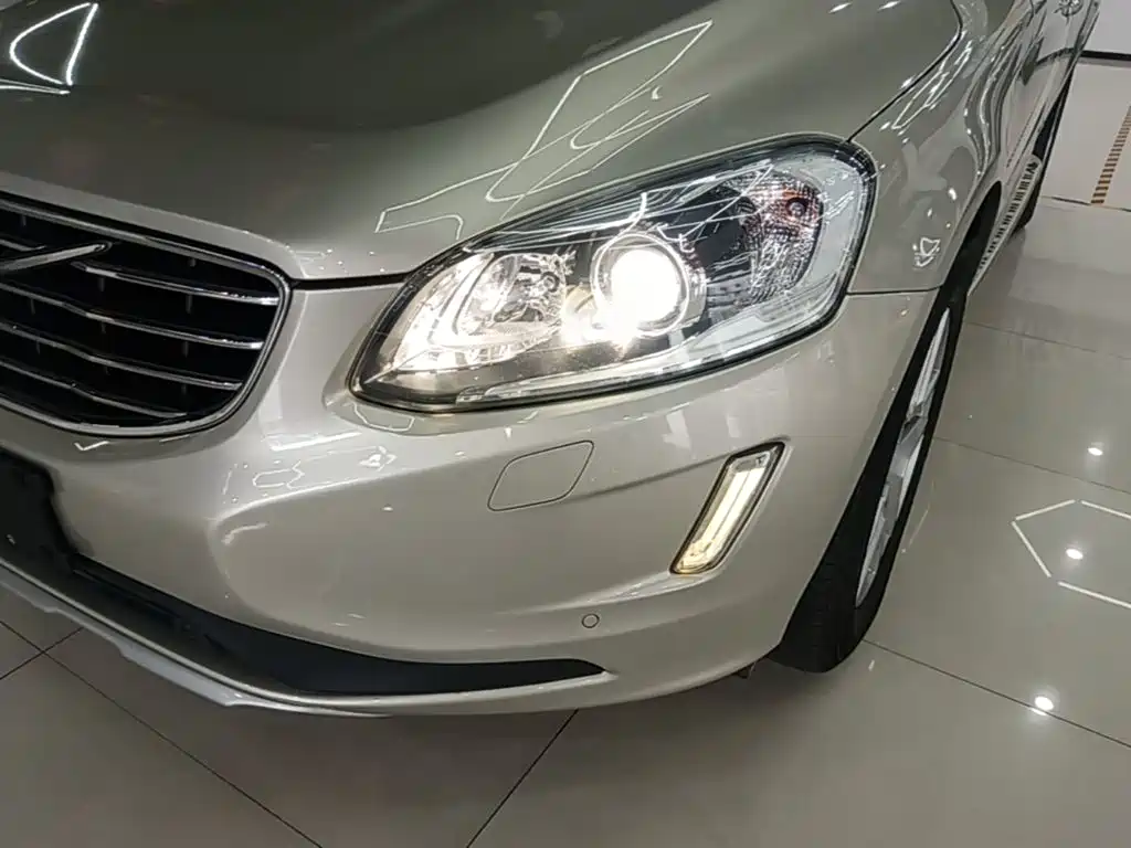 Volvo XC60 2016 — фото 24