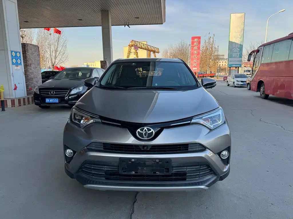 Toyota RAV4 2016 — фото 2