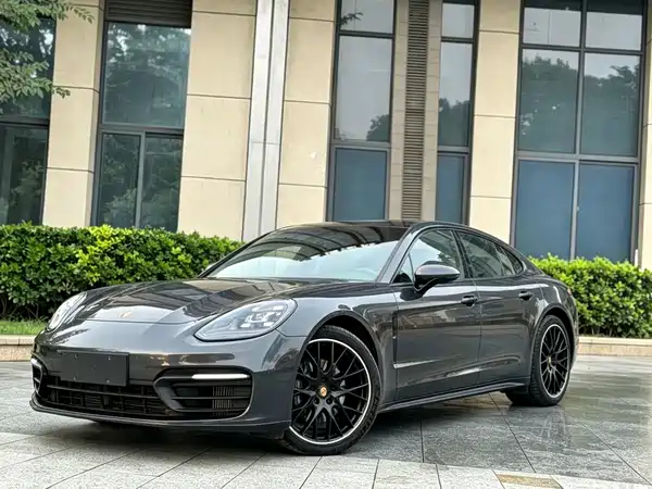 Porsche Panamera 2022