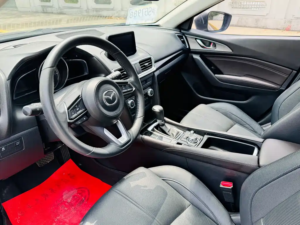 Mazda 3 Axela 2018 — фото 5