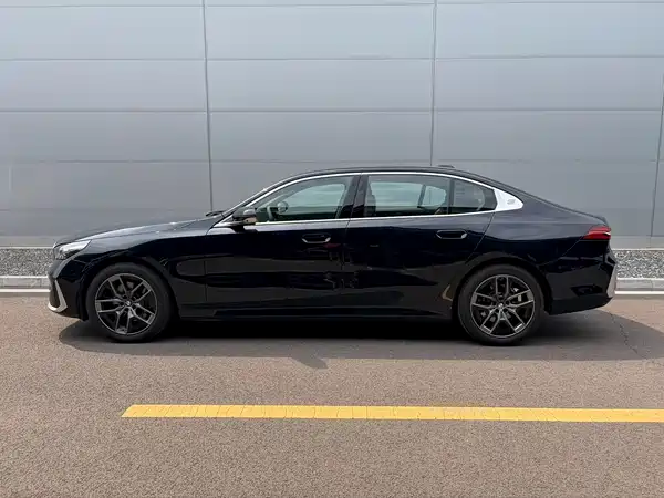BMW 5 Series 2025