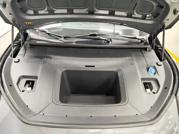 Lynk & Co Z20 2024