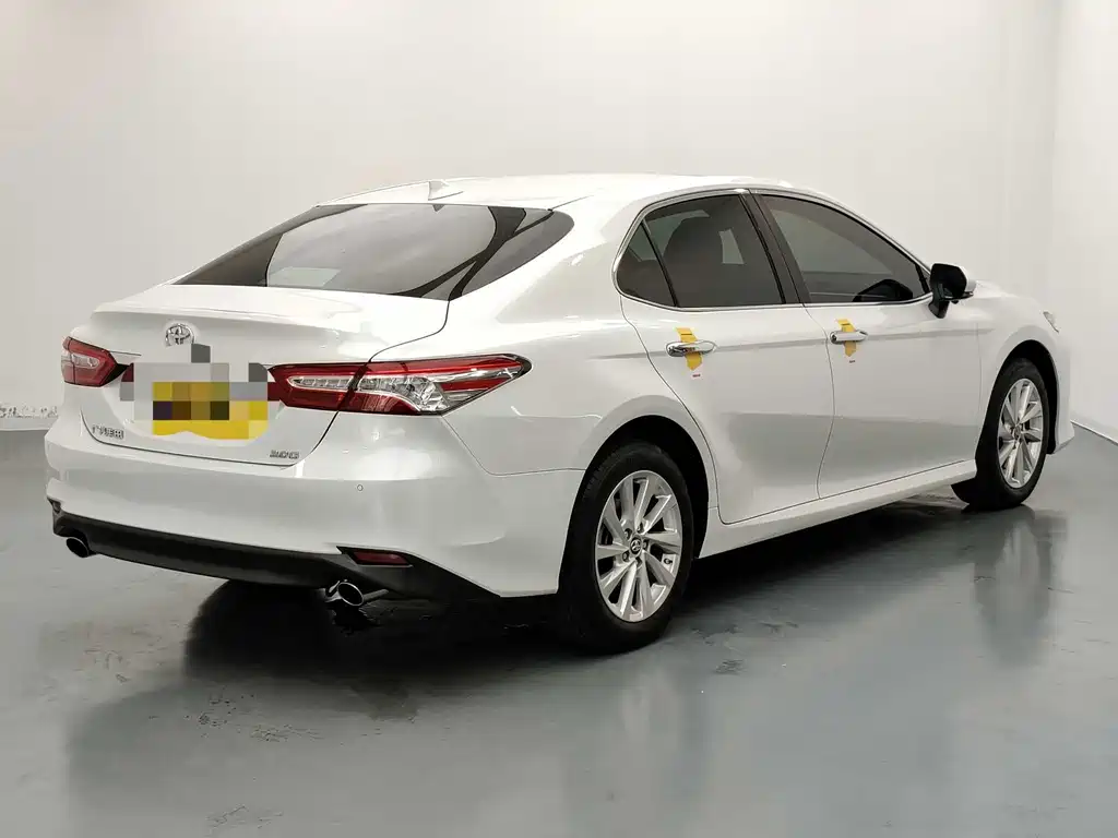 Toyota Camry 2022 — фото 5