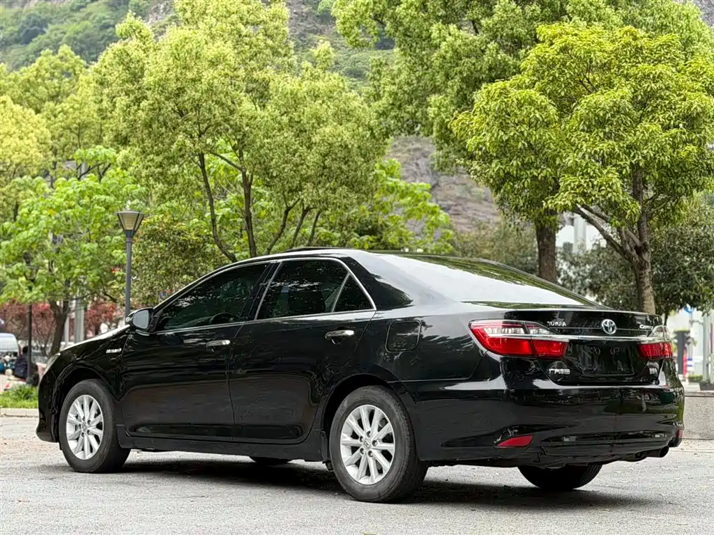 Toyota Camry 2017 — фото 4