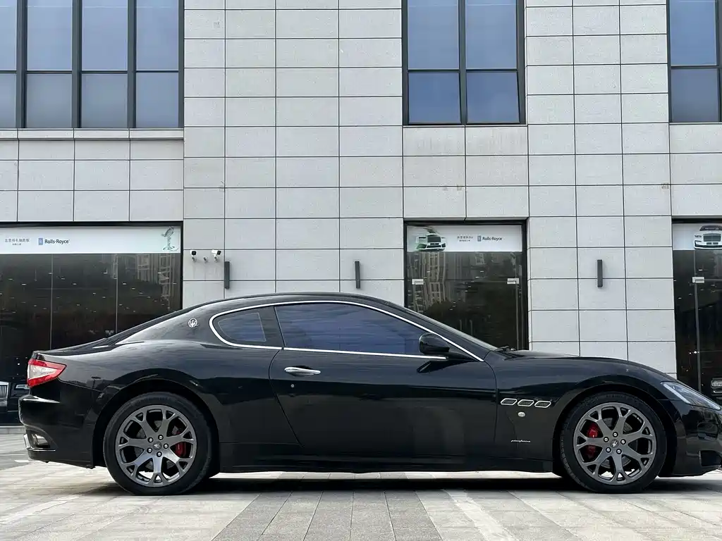 Maserati GranTurismo 2016 — фото 7