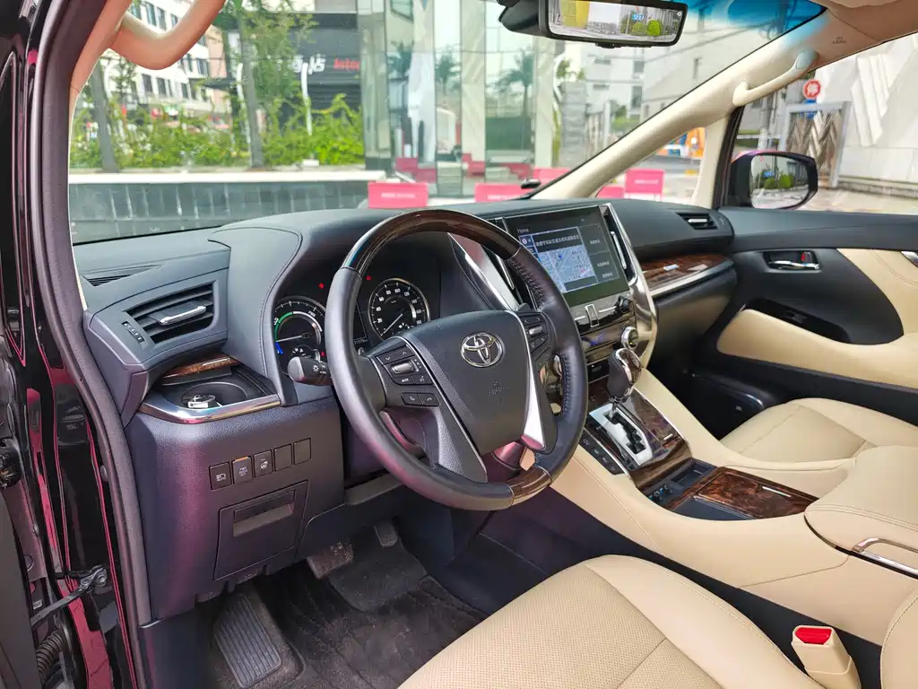 Toyota Alphard 2023 — фото 9