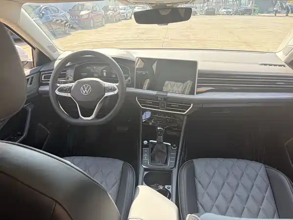 Volkswagen Sagitar 2022
