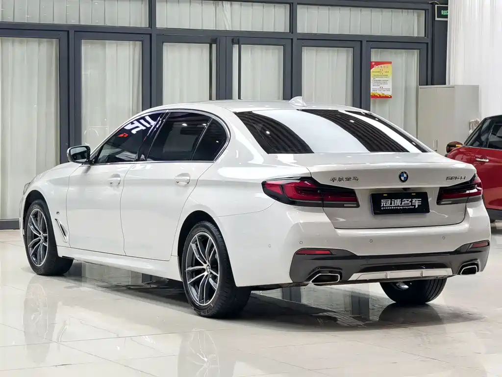 BMW 5 Series 2023 — фото 12