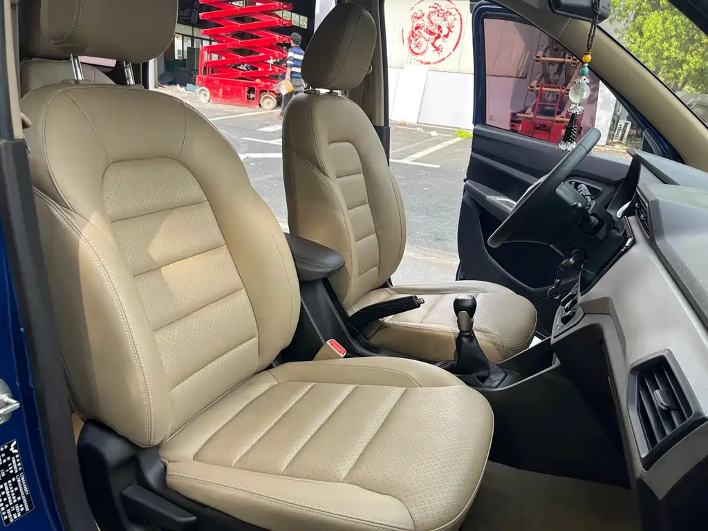 Wuling Hongguang 2018 — фото 17