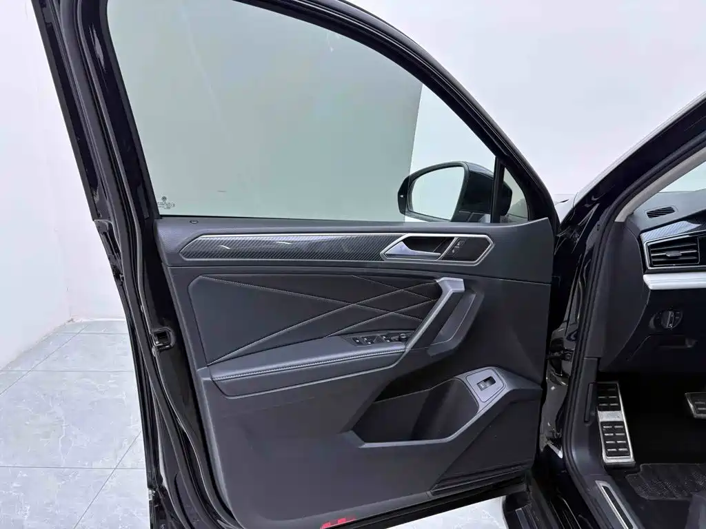 Volkswagen Tiguan L 2022 — фото 16