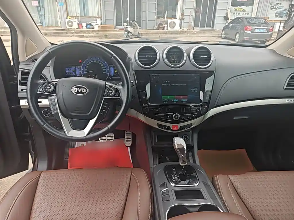 BYD S7 2015 — фото 10