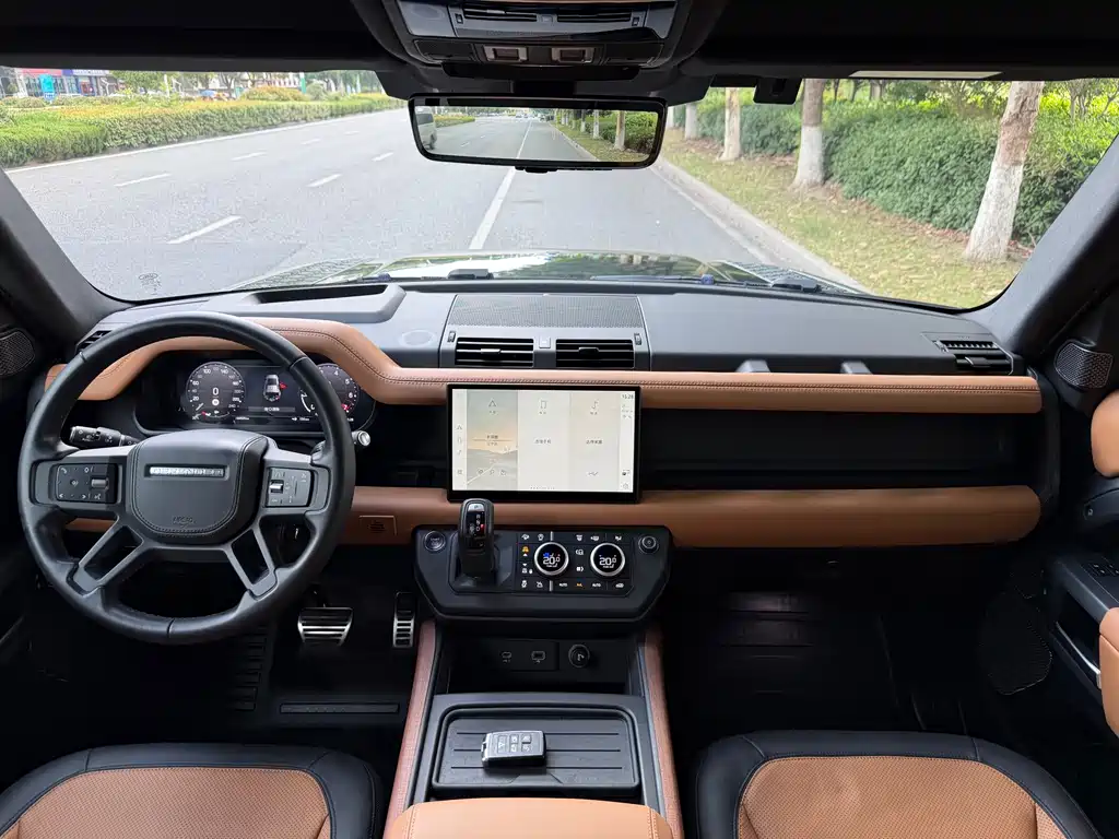Land Rover Defender 2023 — фото 14