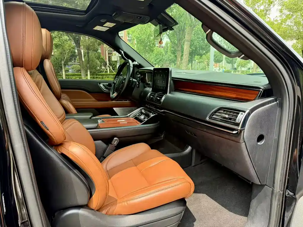 Lincoln Navigator 2019 — фото 13
