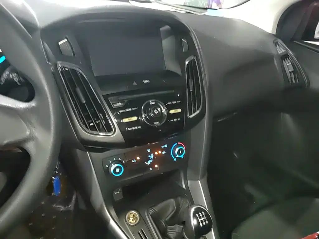 Ford Focus 2015 — фото 13