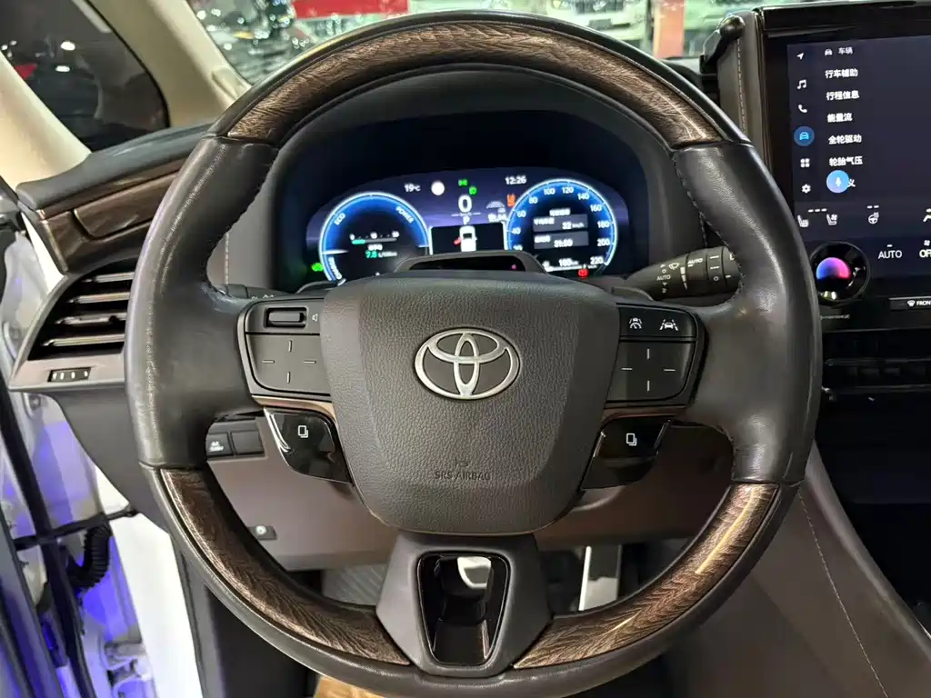 Toyota Alphard 2023 — фото 10