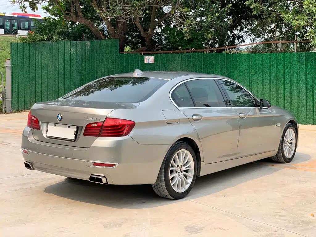 BMW 5 Series 2014 — фото 13