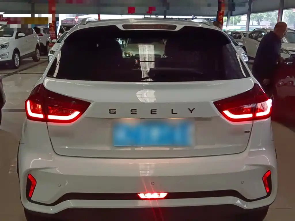 Geely Vision X3 2022 — фото 6