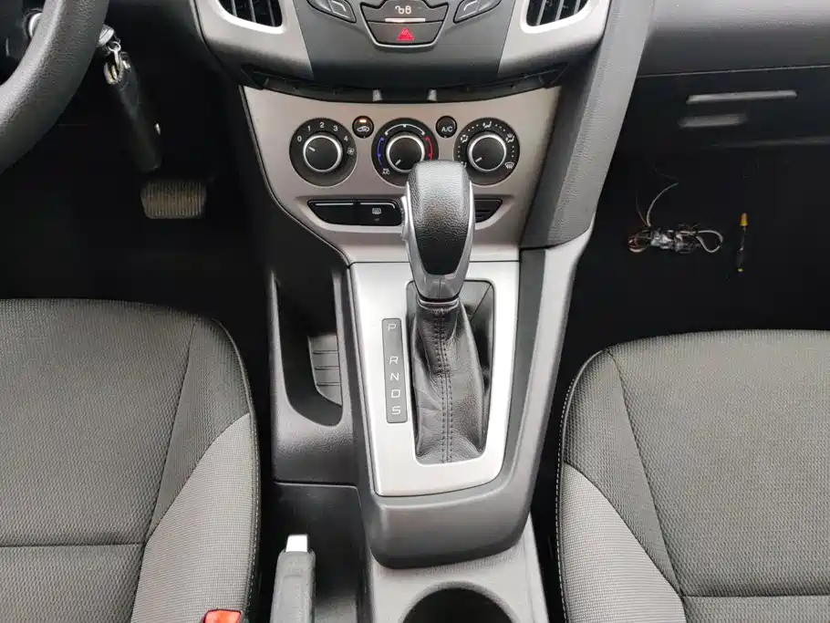 Ford Focus 2014 — фото 16