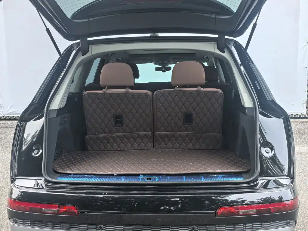 Audi Q7 2021 — фото 9