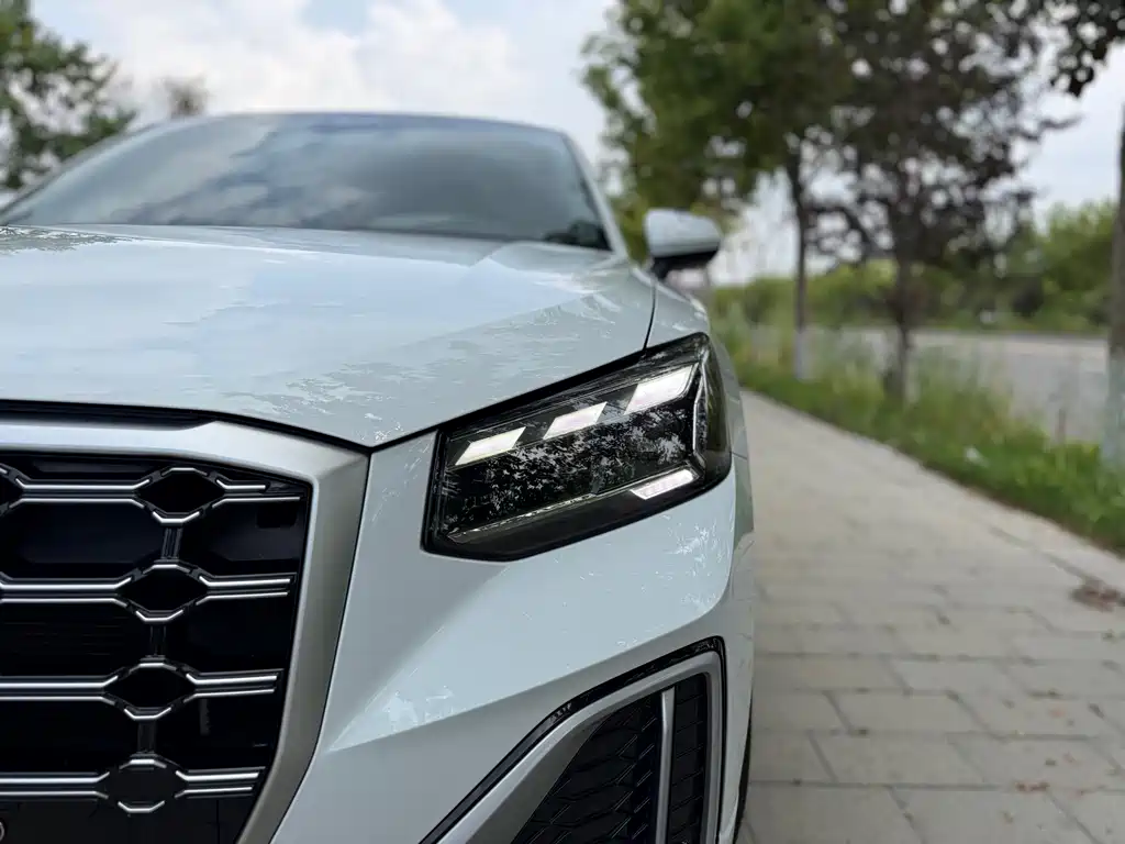 Audi Q2L 2023 — фото 19