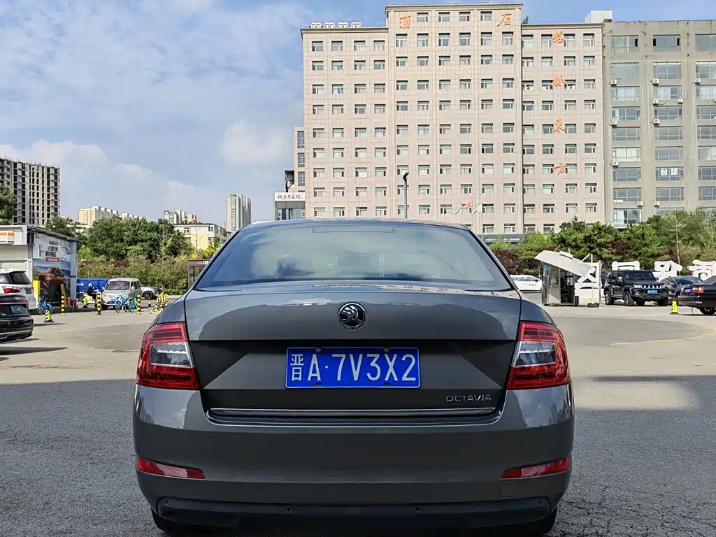 Skoda Octavia 2014 — фото 8