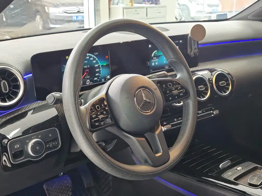 Mercedes-Benz A-Class 2020 — фото 9