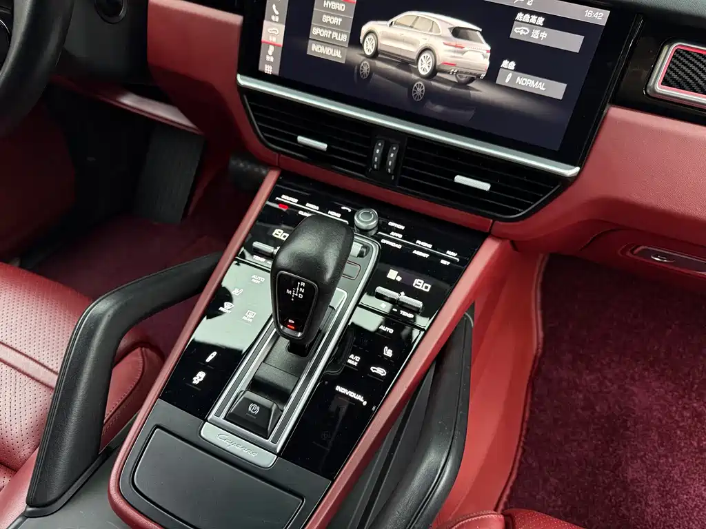 Porsche Cayenne Hybrid 2022 — фото 13