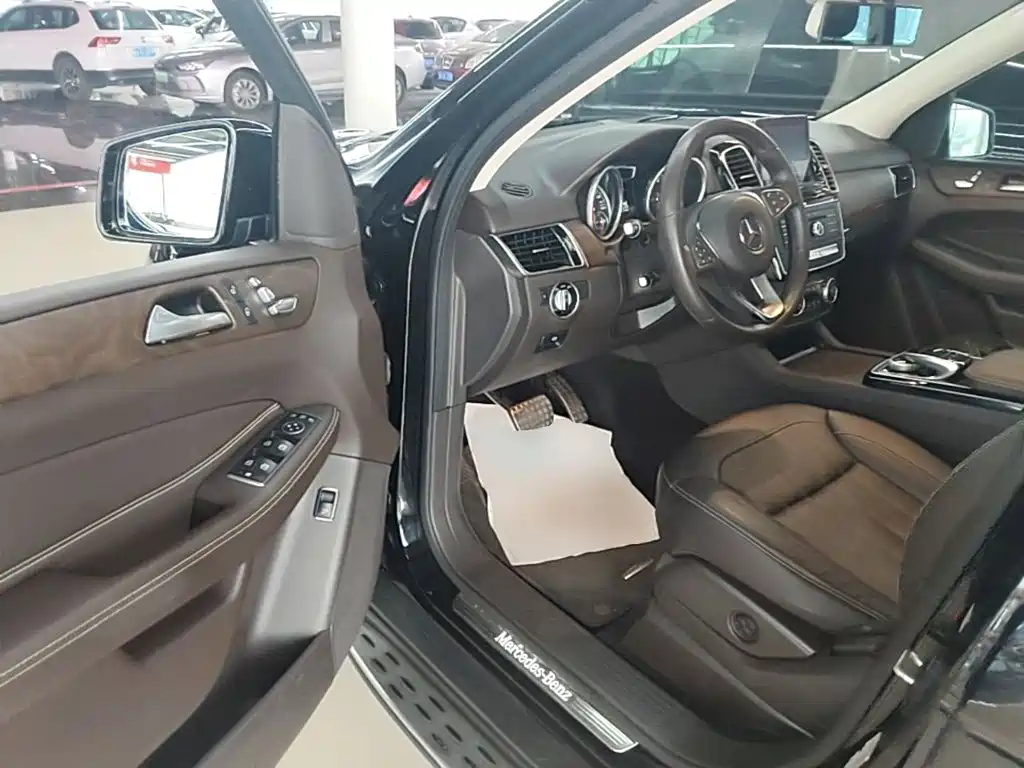 Mercedes-Benz GLE 2016 — фото 16