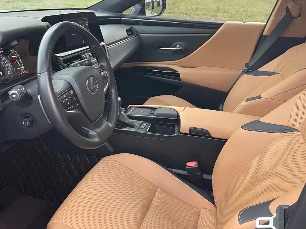 Lexus ES 2021